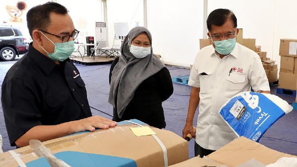 Momen JK Cek Kesiapan dan Stok Gudang Darurat COVID-19