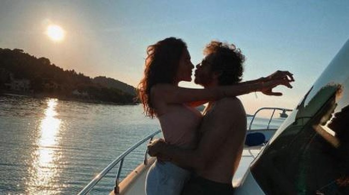 momen liburan Valentino Rossi dengan pacarnya di kapal pesiar