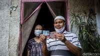 Selain BST, Pemprov DKI berkolaborasi dengan pemerintah pusat juga menyalurkan bantuan program keluarga harapan (PKH) dan program sembako atau bantuan pangan non tunai (BPNT). Untuk PKH akan disalurkan dalam empat tahap, yakni pada Januari, April, Juli dan Oktober 2021.