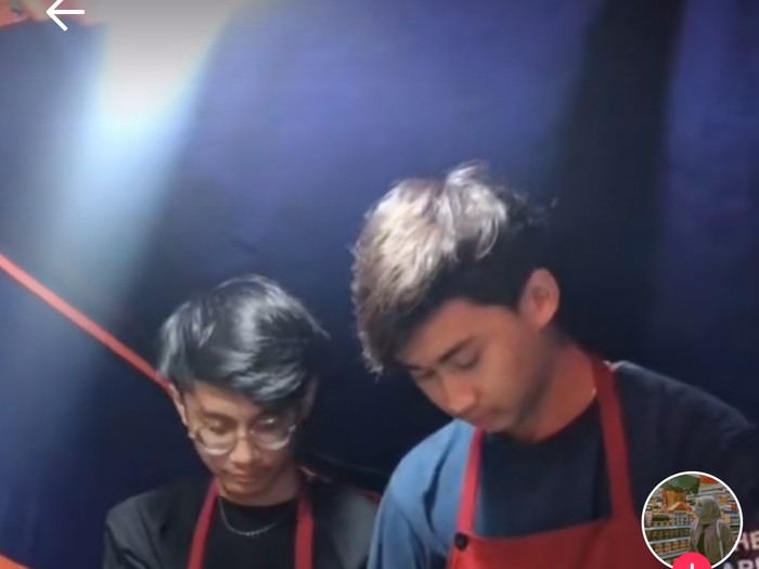 Penjual Pentol Ganteng Mirip Artis, Netizen : Jangan Sampai Kekeyi Lihat Penjual Pentol Ganteng Mirip Artis, Netizen : Jangan Sampai Kekeyi Lihat