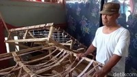 Saat didatangi produksi spring bed abal-abal itu berskala rumahan alias home industry.
