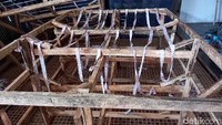 Camat Pangkah Bambang Sihana saat meninjau lokasi pembuatan spring bed milik Riyanto, Desa Grobog Kulon, Kecamatan Pangkah Kabupaten Tegal, Rabu (6/1/2021) mengatakan, pihaknya bakal memberikan pembinaan terhadap para pembuat spring bed abal-abal tersebut.