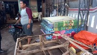 Sebelumnya diberitakan, polisi sempat mengamankan tiga penjual spring bed abal-abal yang dijual keliling kampung dengan modus cuci gudang di Pekalongan Selatan, Jawa Tengah. Ketiga penjual itu mengaku berasal dari Tegal dan mengambil barang dagangan spring bed abal-abal itu dari Tegal.
