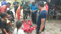 Wearpack ditemukan di jarak 500 meter dari lokasi penemuan puing. Namun belum bisa dipastikan wearpack tersebut terkait dengan puing pecahan roket (dok. Polda Kalteng)