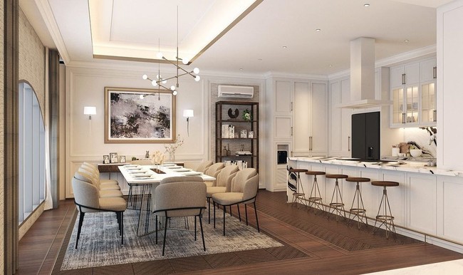 Berada di area dapur, inilah ruang makan yang mampu menampung hingga 10 orang. Material kayu untuk lantai menyumbangan atmosfer yang hangat di ruangan ini. (Foto: Instagram/@zaskiasungkar15)