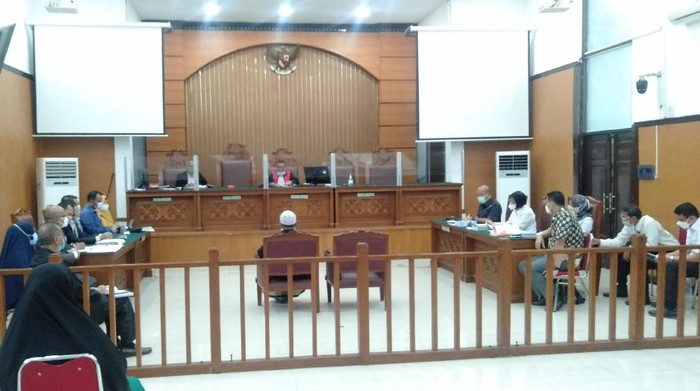 Saksi dari pihak Habib Rizieq, Alwi memberikan keterangan di sidang praperadilan Habib Rizieq