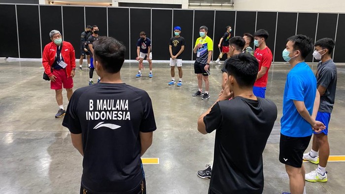 Tim Bulutangkis Indonesia sempat canggung berlatih di Bangkok, Thailand, karena protokol kesehatan yang ketat.
