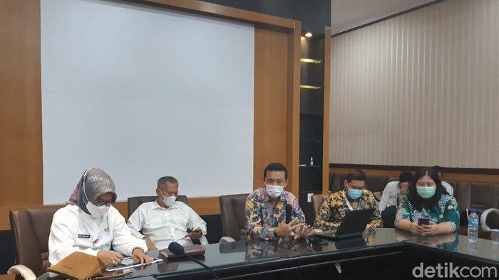 Tim Korsupgah KPK saat jumpa pers di KP3B, Serang.