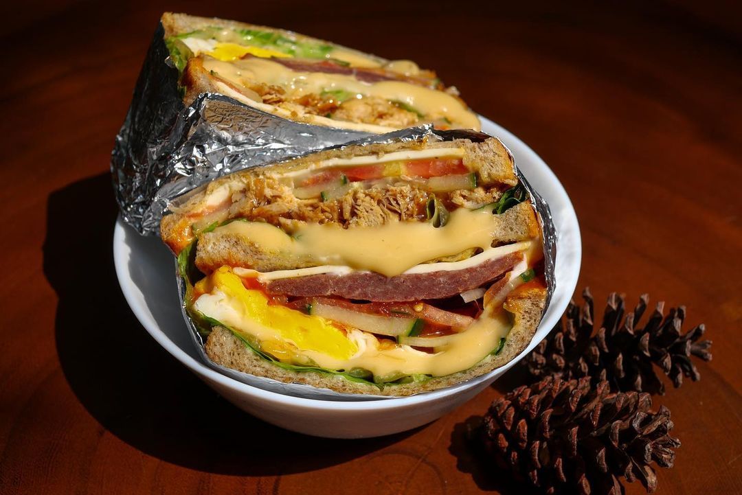 Tren Jajanan Roti Kekinian, Ada Sando dan Seafood Roll Enak
