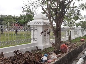 Makin Parah! Tumpukan Sampah Kini Berserakan di Dekat Rumdin Gubernur Riau