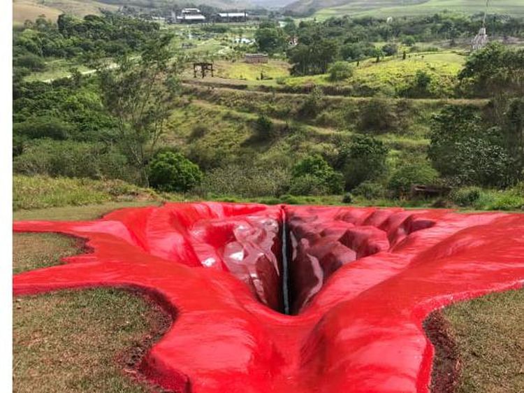 Penampakan Vagina Raksasa dari Brasil yang Bikin Heboh