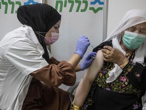 Vaksinasi Corona di Israel Kejar Target Paling Ambisius