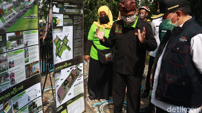 Wali Kota Bandung Oded M Danial meninjau Taman Walagri09.