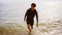 Kini dia bernaung di bawah manajemen GMMTV bersama nama-nama populer lainnya seperti Bright Vachirawit dan Win Metawin. (Foto: dok. Instagram @nanon_korapat) 