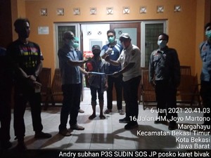 Satpol PP Amankan 29 PMKS di Menteng ke GOR Tanah Abang
