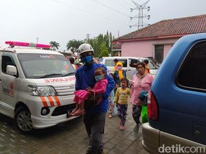 Merapi Erupsi, Ratusan Warga Magelang Balik Mengungsi