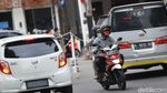 Menantang Maut! Pemotor Bandel Ini Nekat Lawan Arah