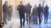 Sebelumnya massa pro-Trump memicu kekacauan di dalam Gedung Capitol AS saat digelar sidang Kongres AS untuk mengesahkan kemenangan Presiden terpilih AS, Joe Biden, dalam pilpres 2020.
