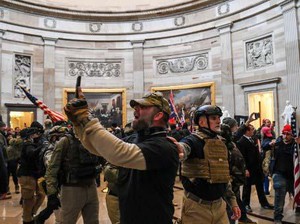 Biden Kritik Sikap Lunak Polisi AS terhadap Massa Trump di Capitol