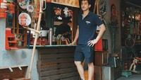 Aliff Alli juga orang yang doyan banget ngopi. Di beberapa kesempatan, Aliff kerap membagikan momen ngopinya. Foto: Instagram @aliff_alli