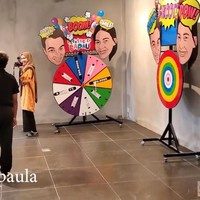 Pada salah satu wahana permainan itu terlihat dart board yang memiliki desain unik. Terdapat wajah Baim Wong dan Paula Verhoeven dalam permainan tersebut. Foto: YouTube/Bapau Family