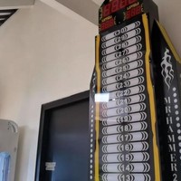 Berbagai macam wahana bermain itu di letakkan di area luar atau teras kantor. Para karyawannya pun tampak sangat antusias mencoba beragam wahana permainan yang disediakan oleh Baim Wong. Foto: YouTube/Bapau Family