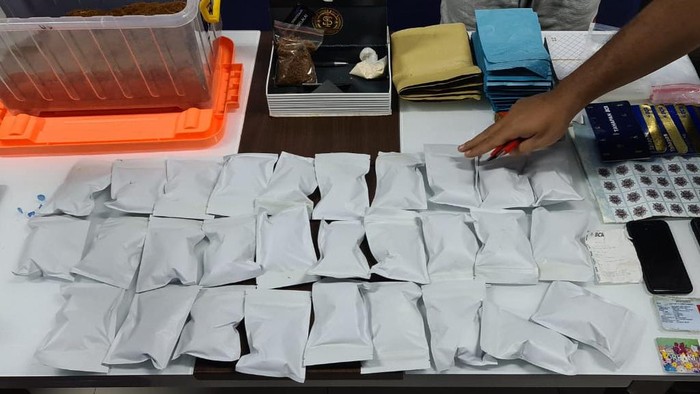 Barang bukti tembakau gorila yang diamankan polisi di Kemanggisan, Jakbar