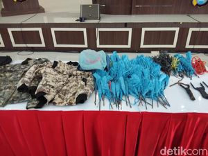 Deretan Busur Panah-Senapan Diamankan dari Rumah Anggota JAD di Makassar
