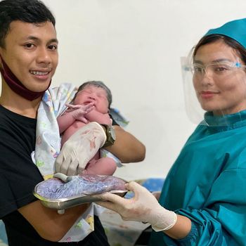Bidan Novelita Damanik viral berkat metode tiup-tiup saat melahirkan