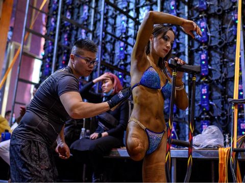 Binaraga kaki satu Gui Yuna This picture taken on December 11, 2020 shows bodybuilder Gui Yuna on stage during the International Weightlifting Federation (IWF) Beijing 2020 competition in Beijing. - Gui, who competed in long jump at the 2004 Athens Paralympics, is new to bodybuilding but won the first time she competed in October 2020. (Photo by NOEL CELIS / AFP) / TO GO WITH China-sport-disabled-bodybuilding,FOCUS by Peter Stebbbings, and Jessica Yang