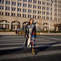 Pengalaman tersebut menjadi gambaran betapa parahnya diskriminasi terhadap orang-orang dengan kondisi fisik terbatas di Negeri Tirai Bambu tersebut. Terlepas dari masa lalunya yang penuh dengan beban berat, Gui tak pernah menyesalinya. Aku bersyukur aku harus melalui tantangan tersebut. Kenapa? Karena itu menjadikanku lebih kuat hingga bisa seperti saat ini, ujar Gui Yuna yang saat ini bekerja di sebuah perusahaan interior rumah. (Foto: NOEL CELIS/AFP)