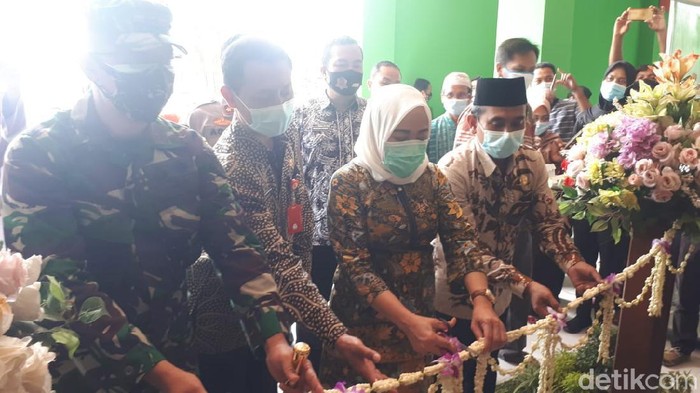 Bupati Bojonegoro Anna Muawannah terus melakukan terobosan untuk membangun daerahnya. Kali ini, sebuah pasar modern diresmikan untuk meningkatkan ekonomi warga.
