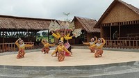  Wisatawan pun disuguhkan sarapan pagi di tengah sawah dengan alunan musik gamelan khas jawa serta tari tradisional. 