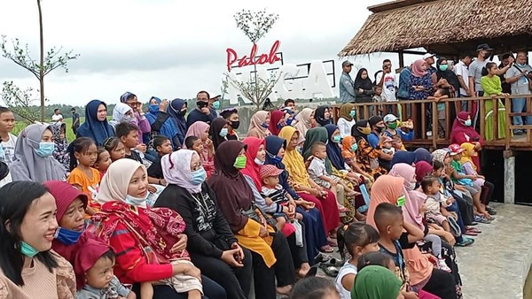 Beberapa hari lalu, Agrowisata paloh Naga yang menjadi destinasi di Desa Wisata Kampoeng Lama baru saja membuka Pasar Tradisional Paloh Naga. Beberapa hari lalu, Agrowisata paloh Naga yang menjadi destinasi di Desa Wisata Kampoeng Lama baru saja membuka Pasar Tradisional Paloh Naga.