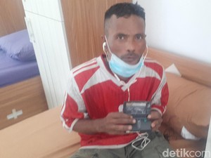 Gelandangan di DKI yang Ditemui Risma Bawa Walkman, Bukan HP
