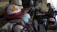 Industri rumahan pembuatan helm kostum ini sudah berdiri sejak tahun 2014.