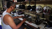 Pembuatan helm kustom memakan waktu minimal satu minggu.