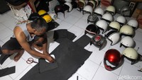 Selama masa pandemi, produksi helm kustom tidak mengalami pengaruh yang signifikan.