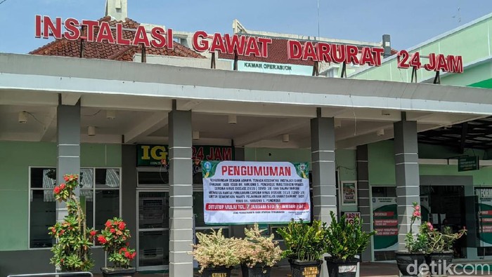 Sebanyak 43 petugas kesehatan yang bertugas di IGD RSUD dr Harjono Ponorogo menjalani isolasi mandiri. Mereka isolasi mandiri sembari menunggu hasil tes swab.