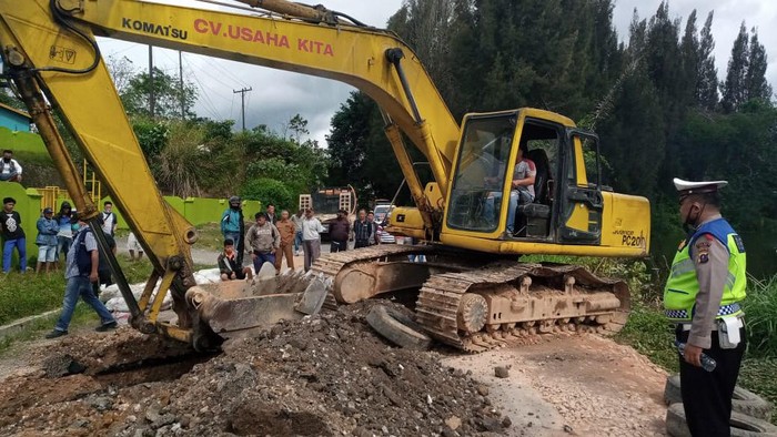 Jalan lintas Dairi-Medan amblas sedalam 6 meter di Sitinjo, Dairi