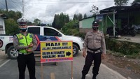 Kendaraan dialihkan melewati jalur alternatif. Ada sejumlah petunjuk arah yang disiapkan petugas. (Foto: dok.istimewa)