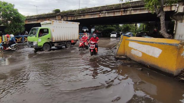 Jalan R.E Martadinata, Ancol Terendam Banjir.
