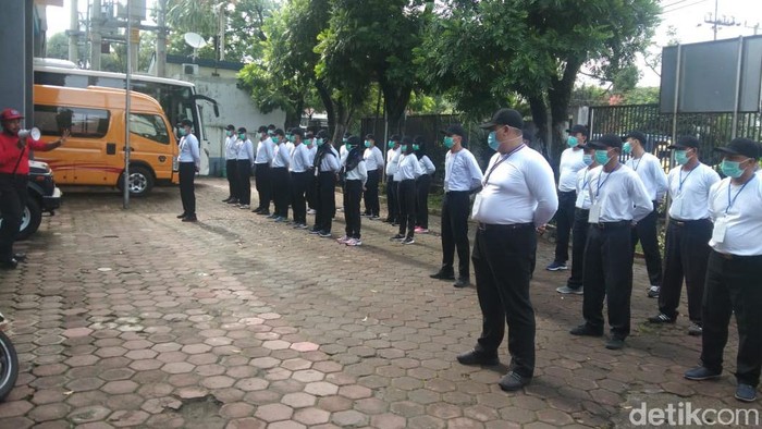 Pemkot Malang telah meresmikan e-parking di beberapa titik. Juru parkir (jukir) direkrut menjadi tenaga pendukung operasional kegiatan (TOPK) atau dikenal sebagai tenaga kontrak.