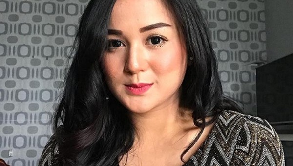 Juwita Bahar dan 7 Selebriti Indonesia yang Diet Tidak Makan Nasi