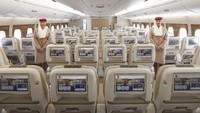Kabin ekonomi premium Emirates yang sangat dinantikan menawarkan 56 kursi dengan konfigurasi 2-4-2. Setiap kursi memiliki layar 13.3 inci, salah satu yang terbesar di kelasnya, untuk menikmati rangkaian musik, film, TV, berita, dan konten lain yang tak tertandingi di ice, sistem dalam penerbangan pemenang penghargaan Emirates.