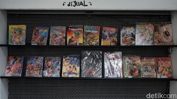 Selain dapat melihat beragam karya lukisan yang dipamerkan, pengunjung juga dapat membeli beragam komik yang dijual di stand Toko Buku Maranatha. Selain dapat melihat beragam karya lukisan yang dipamerkan, pengunjung juga dapat membeli beragam komik yang dijual di stand Toko Buku Maranatha.