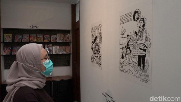 Kehadiran stand buku yang menjual beragam komik lawas itu dapat menjadi surga tersendiri bagi para pencinta komik. Kehadiran stand buku yang menjual beragam komik lawas itu dapat menjadi surga tersendiri bagi para pencinta komik.