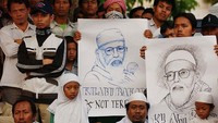Baasyir bebas murni usai menjalani 15 tahun penjara. Dimas Ardian/Getty Images.
