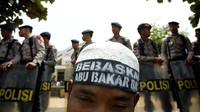 Tim Pengacara Muslim (TPM) menjelaskan alasan Baasyir menolak menandatangani dokumen untuk pembebasan bersyarat. Dokumen itu di antaranya berisi pengakuan tindak pidana, padahal Baasyir, menurut TPM, menegaskan tidak melakukan apa yang didakwakan. Dimas Ardian/Getty Images.
