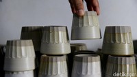  Harga yang ditawarkan damdam ceramic studio ini sangat bervariatif, mulai dari Rp 100 ribu hingga Rp 300 ribu.